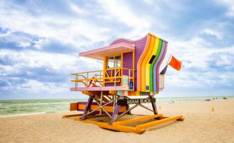 Caseta de salvavidas inspirada en el art dèco en Miami Beach