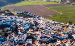 El pueblo portugués de Odeceixe en Algarve