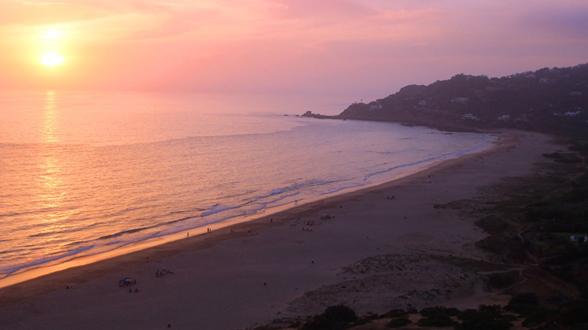 El atardecer en la playa de los Alemanes, en Cádiz