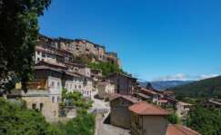 Frías (Burgos) es la ciudad más pequeña del mundo.