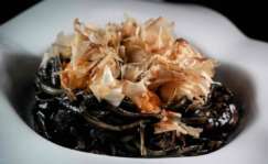 Linguine con pulpo, gambas, mejillones y calamarcitos, uno de los platos de Viana