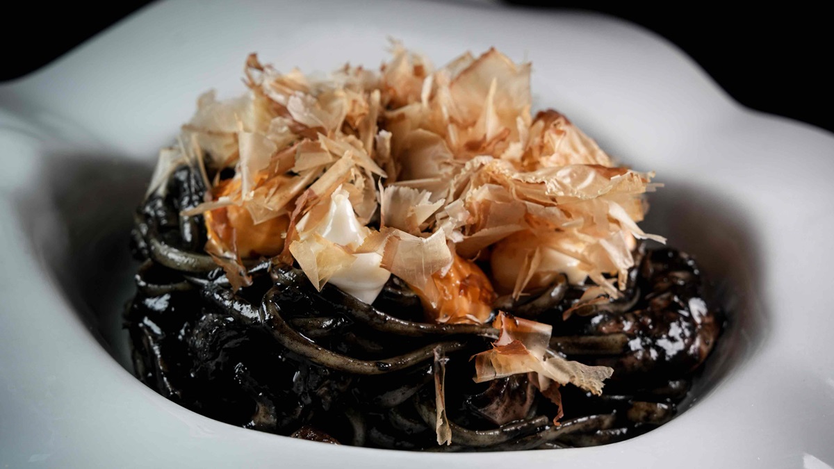 Linguine con pulpo, gambas, mejillones y calamarcitos, uno de los platos de Viana