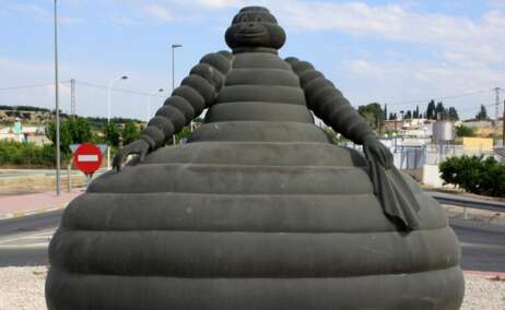 La escultura de la Michelina en Murcia