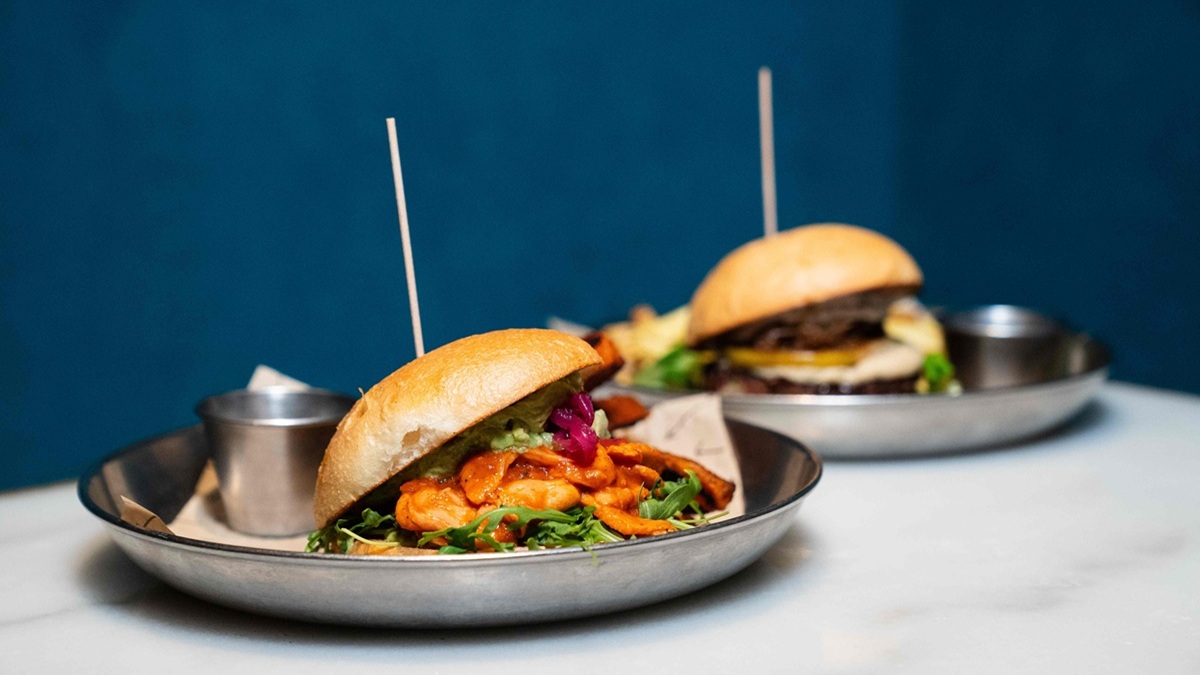 Vrutal se expande con nuevas hamburguesas sin trazas animales