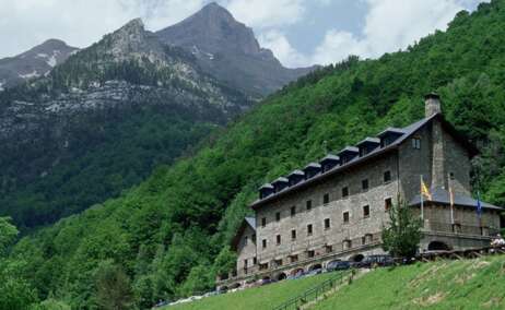 El exterior del Parador de Bielsa