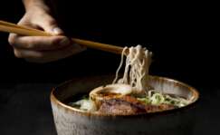Un plato de ramen