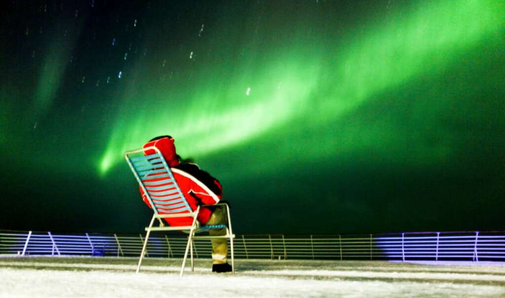 Aurora boreal sobre un crucero de Hurtigruten
