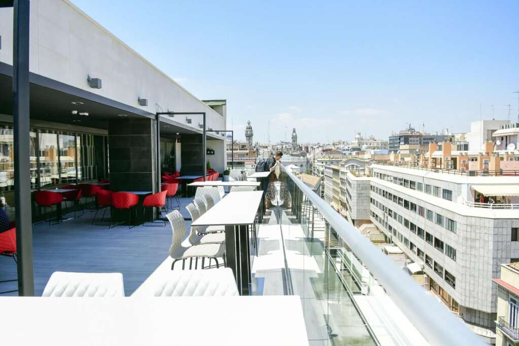 Vistas desde La Plaa Gastromercat en Valencia.