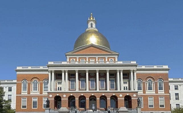 1200px Mass statehouse eb1