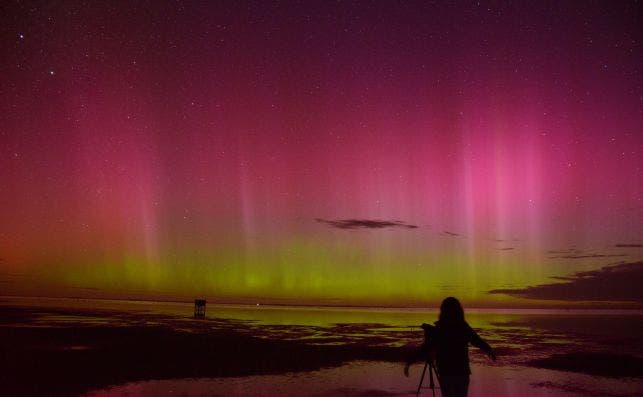 Aurora austral fotografiada en Nueva Zelanda. En el sur se ve otra variedad de colores. Foto: Ben-Flickr