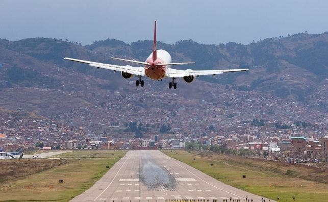 1280px Aeropuerto Internacional Alejandro Velasco Astete   Cusco