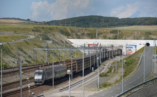 1280px Eurotunnel Class 9705   Sortie Tunnel sous la Manche aÌ€ Coquelles