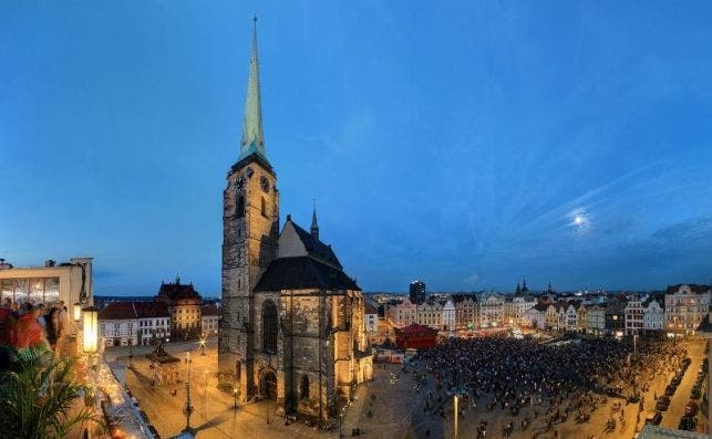 180522 katedrla namesti plzen noc