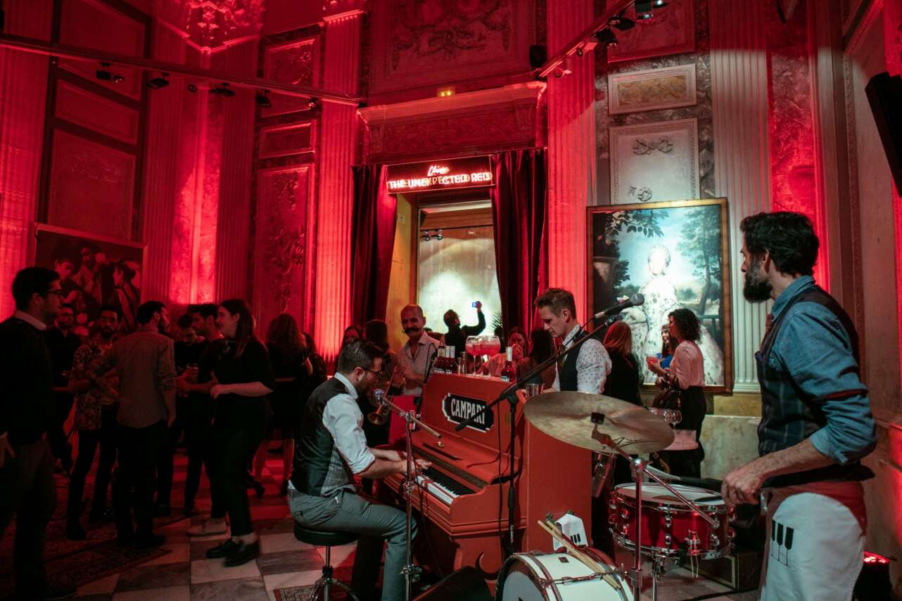 El Unexpected Red Social Club de Campari