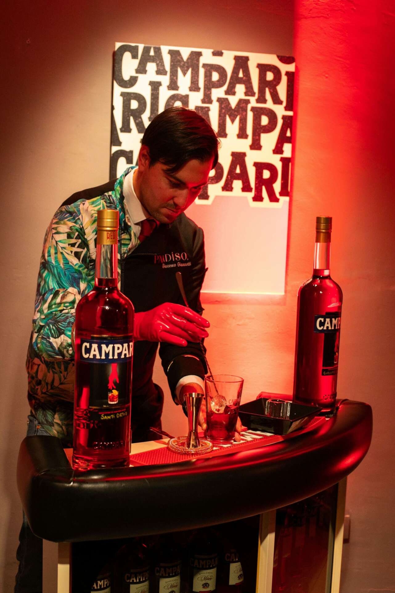 El Unexpected Red Social Club de Campari