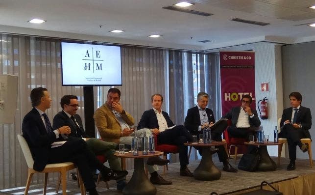 Carlos Nieto (Christie & Co), Juanma GarcÃ­a (One Shot Hoteles), Juan Carlos Sanjuan (Casual Hoteles), Pablo Carrington (Partner), Joan Serra (Ayre Hoteles), Gonzalo de la Mata (Sleep'n Hotels) y ÃÃ±igo Cumella (Christie & Co).