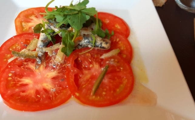 tomates y sardinas