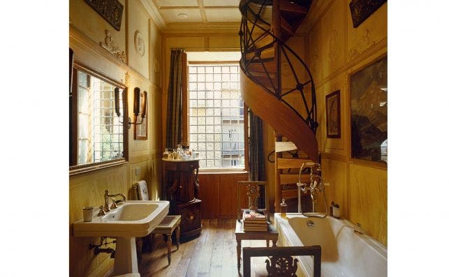 BaÃ±o de la casa de Karl Lagerfeld en Roma. Foto: Fritz von der Schulenburg