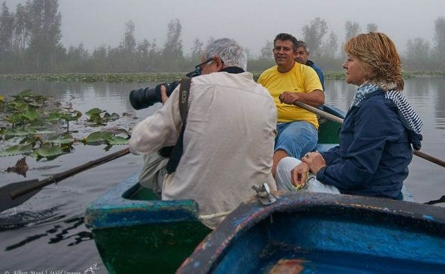 26 Fotografiando en barca durante el crepusculo CUBA Albert MasoÌ