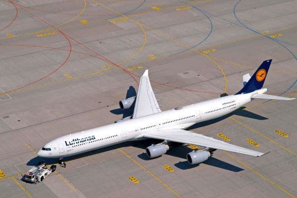 La despedida de grandes aviones como el A340 se debe a razones econÃ³micas y ambientales. Foto: Lufthansa