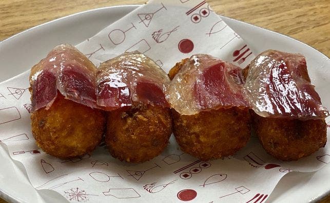 2bis Croquetas de jamoÌn ibeÌrico