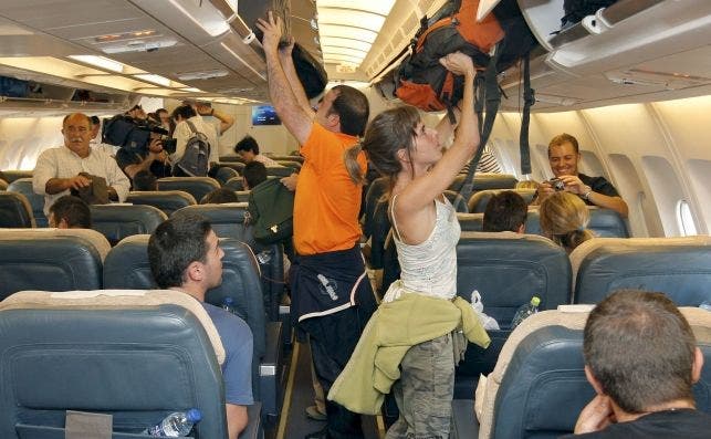 La lucha por guardar el equipaje en cabina se repite cada dÃ­a y en cada vuelo.