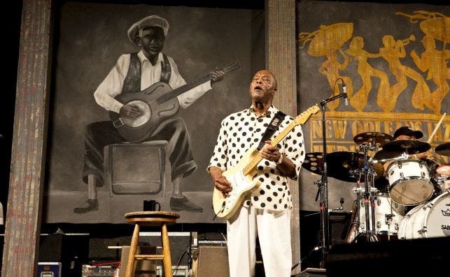 El guitarrista de blues Buddy Guy, de Chicago, en una presentaciÃ³n en el Festival de Jazz de Nueva Orleans. Foto: EFE/Archivo