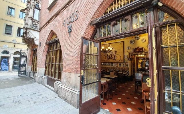 El libro de Jordi NotÃ³ explora la rica historia de este bar modernista. Foto: Els 4 Gats.