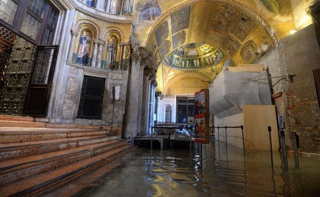 La bizantina basÃ­lica de San Marcos se convirtiÃ³ en un 'paisaje apocalÃ­ptico'. Foto: EFE.