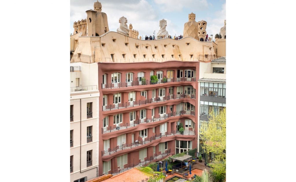 La fachada posterior mantiene las líneas del frente. Foto: Fundación Catalunya La Pedrera.