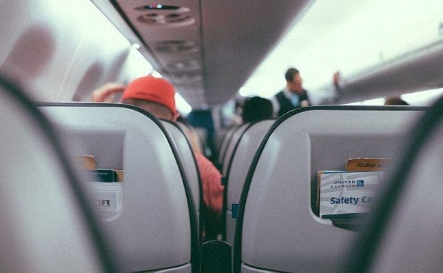 800px Middle Plane Seat (Unsplash)