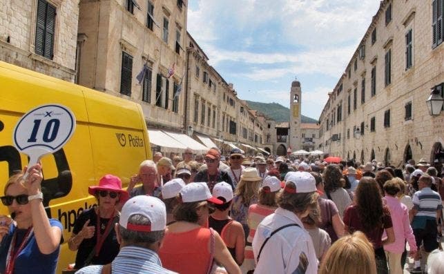 Miles de turistas transitan cada dÃ­a por las calles de la ciudad vieja de Dubrovnik