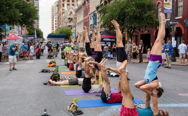 Flashmob yoga