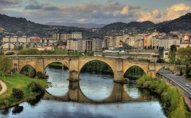 Puente romano de Ourense, uno de los sÃ­mbolos de la ciudad. 