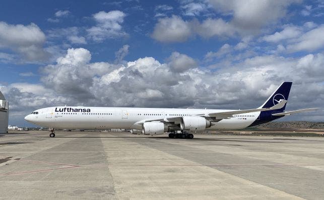 Un aviÃ³n de la flota de Lufthansa aparcado en Teruel. Foto: Lufthansa