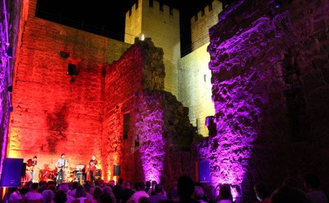 Actuación en 2019 en el castillo de Sadaba. Foto: Festivales de los Castillos de Aragón.