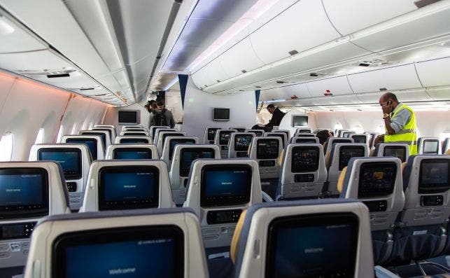 Airbus A 350 XWB F WWYB Economy Class