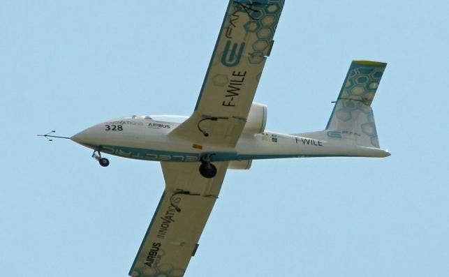 Airbus E Fan (14088845198)