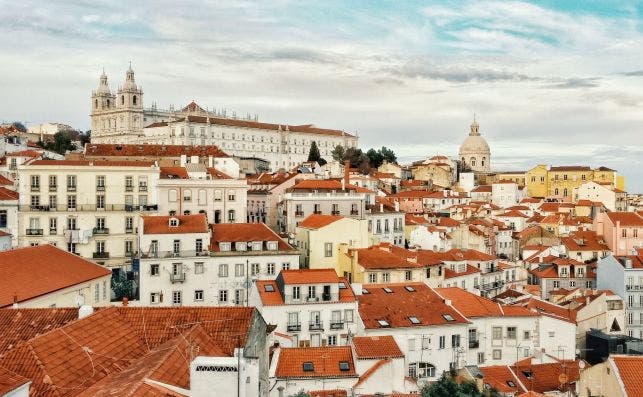 Vistas del barrio de Alfama. Foto Liam McKay-Unsplash