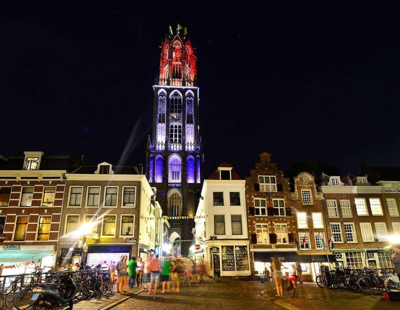 Algunos monumentos de Utrecht son iluminados por las noches en el espectaÌculo visual Trajectum Lumen. Foto Anne Hamers  