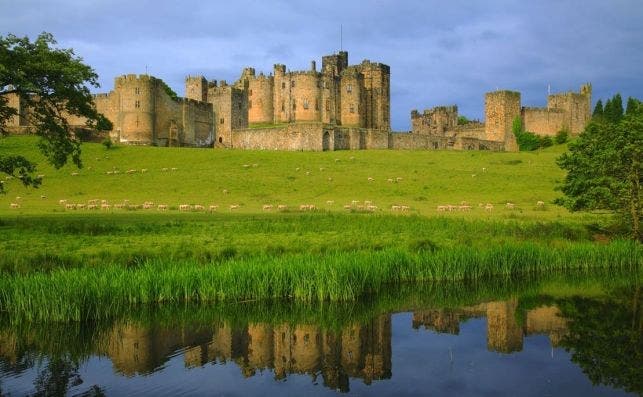 alnwick castle VisitBritain Pawel Libera