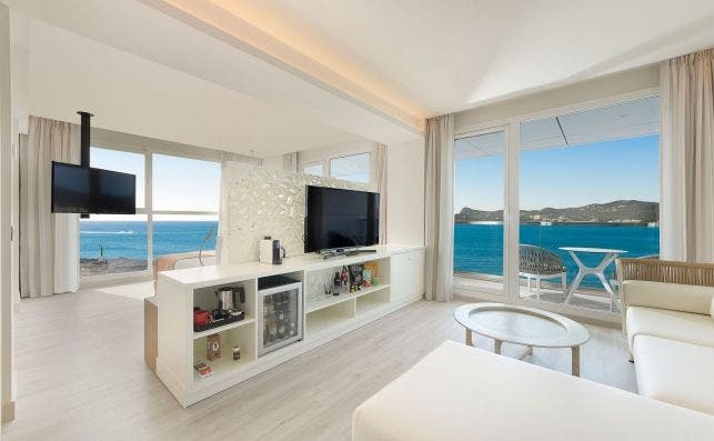 Amare Ibiza cuenta con un 80% de sus habitaciones con vistas al mar.