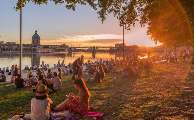 Ambiente en los alrededores del Garona. Foto Robin Alves Turismo de Toulouse.