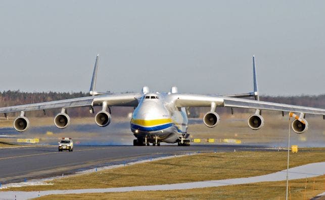 Antonov An 225 front view