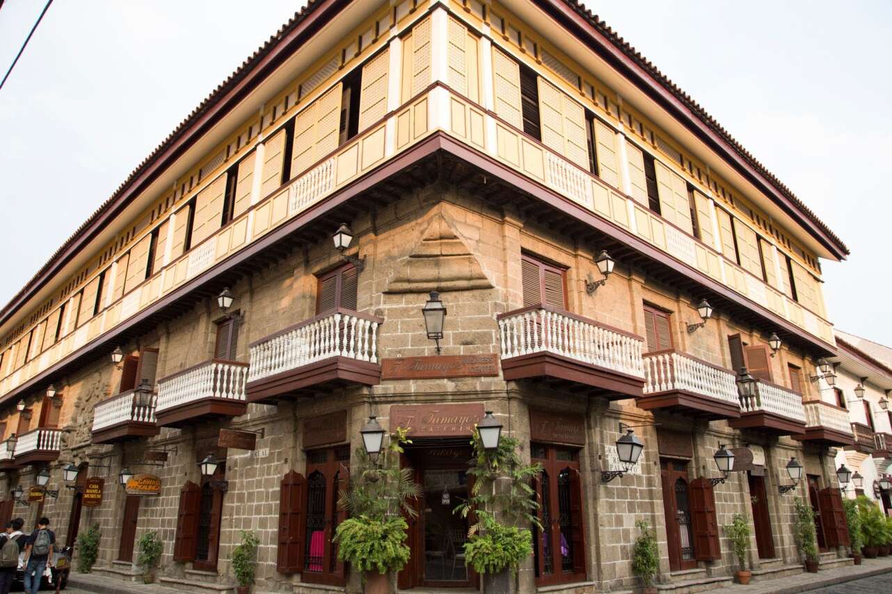 Arquitectura con reminescencias del pasado colonial espaÃ±ol en Filipinas.