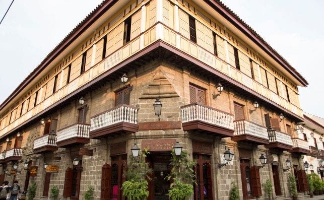 Arquitectura con reminescencias del pasado colonial espaÃ±ol en Filipinas.