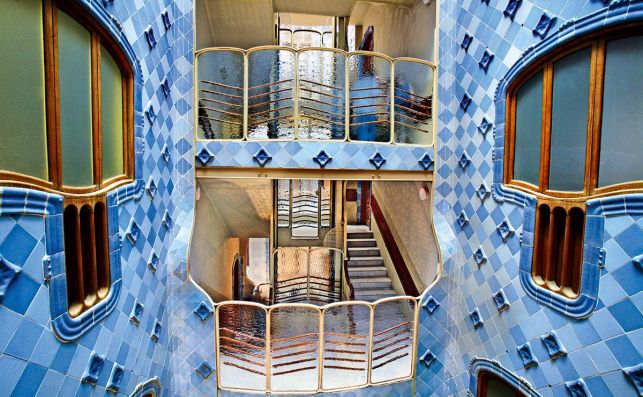 GaudÃ­ logrÃ³ que el interior del edificio sea luminoso. Foto: Casa BatllÃ³ â€“ GaudÃ­ â€“ Barcelona.