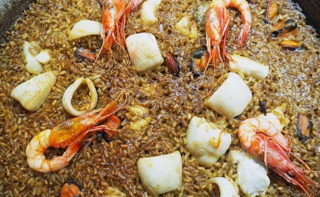 Arroz de senÌƒorito acompanÌƒado de alioli de azafraÌn