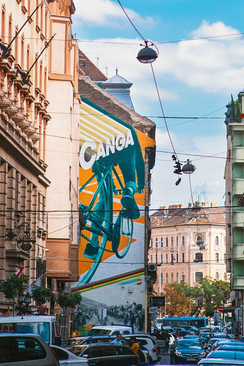 Arte urbano en el barrio judÃ­o. Foto Turismo de HungrÃ­a.