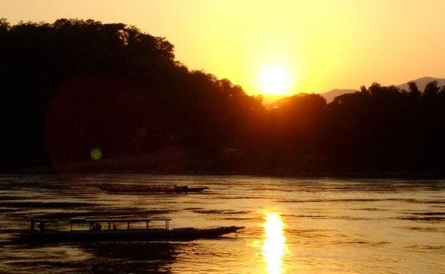 Atardecer sobre el Mekong. Foto Sergio Cabrera.